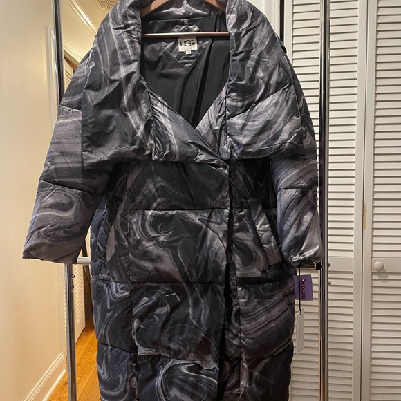 UGG Black Puffer Jacket with Glossy Finish - Picture 2 of 9